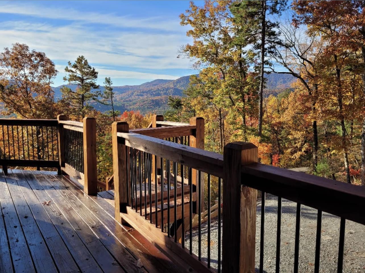 12 Cozy Cabin Retreats for the Perfect Fall Getaway Blog Post